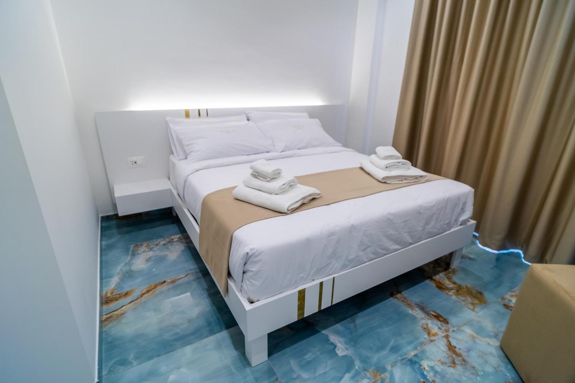 Suite 14 Scalea Exterior foto